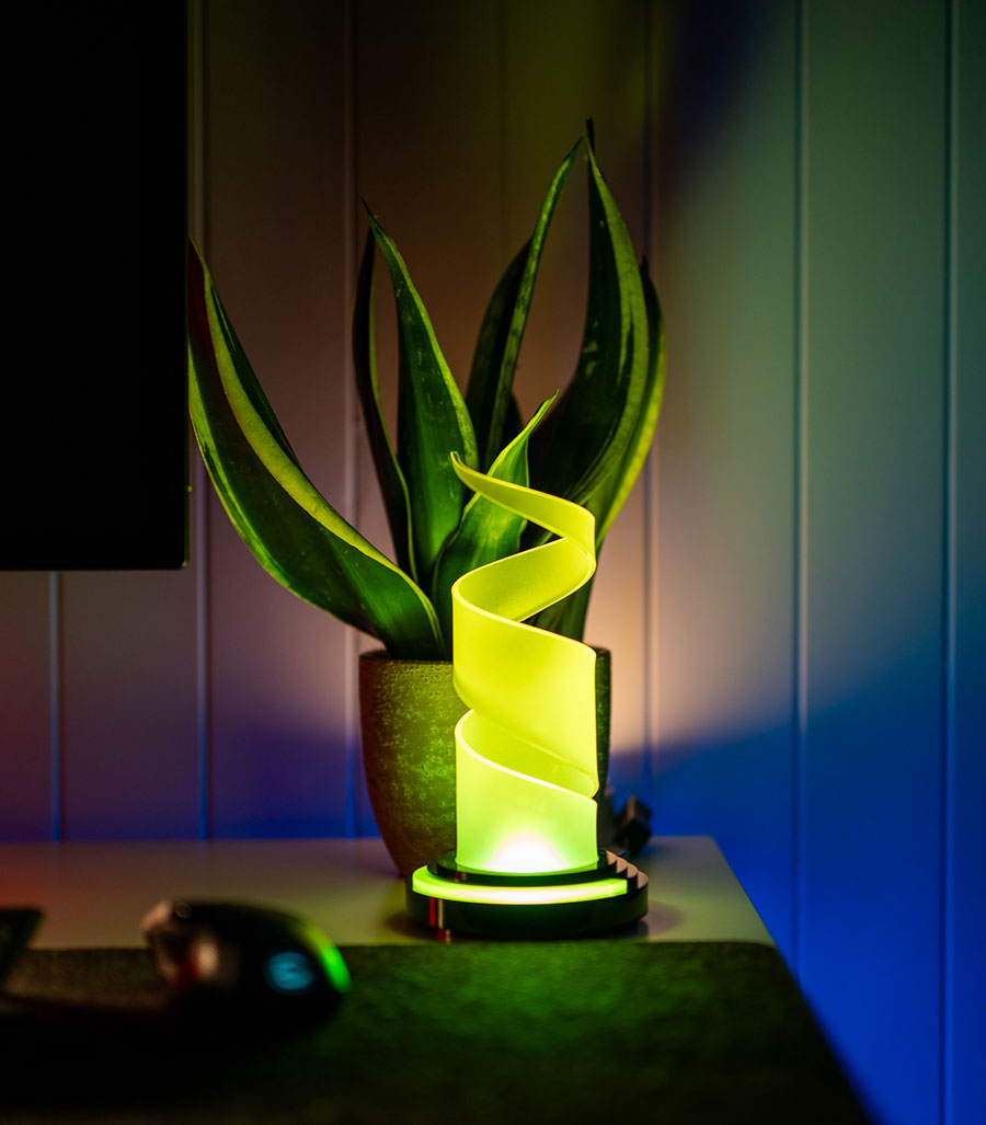 SPIRALO 21 – Lampada da tavolo piccola a LED con lenti colorate